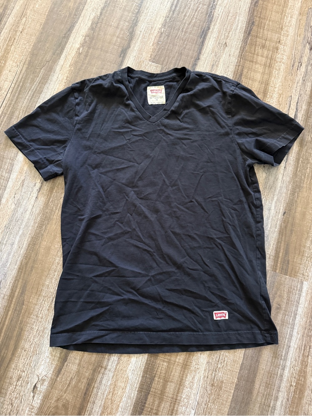 Levi’s Men’s Black V-Neck T-Shirt Logo Patch Size Medium